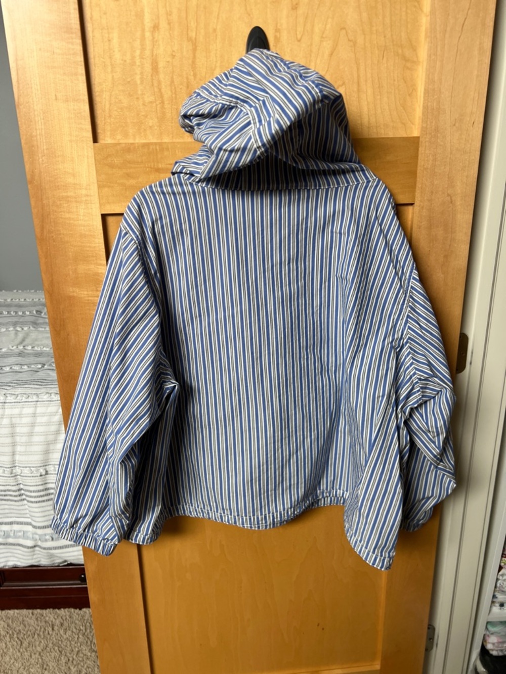 Old Navy Blue and White Striped Button-Up Shirt - Picture 3 of 3